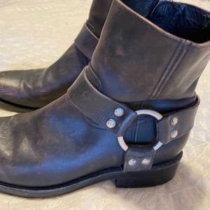 FRYE - brown leather boots with Buckle